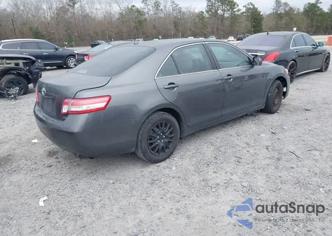 2010 Toyota Camry Le z USA, uszkodzony, nr VIN 4T4BF3EK1AR003603